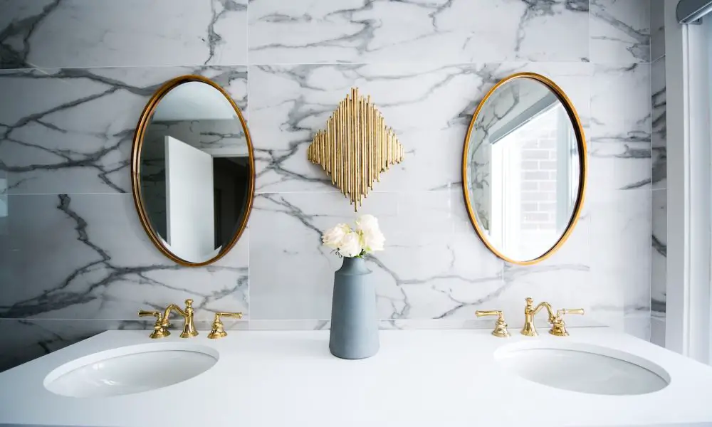 white ceramic sink