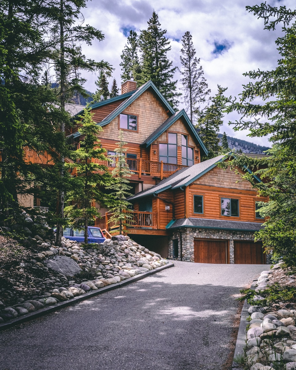 What Are The Signs Your Log Home Needs Repair Services?